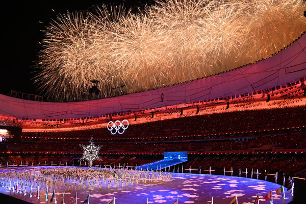 Höhepunkte der Abschlusszeremonie: Peking beendet Spiele, die von Sieg, Herzschmerz und Skandal geprägt sind