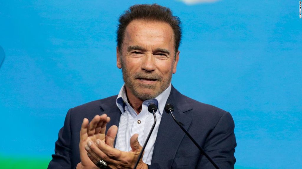 Die Videobotschaft von Arnold Schwarzenegger fordert die Russen auf, die Desinformation der Regierung zu überwinden