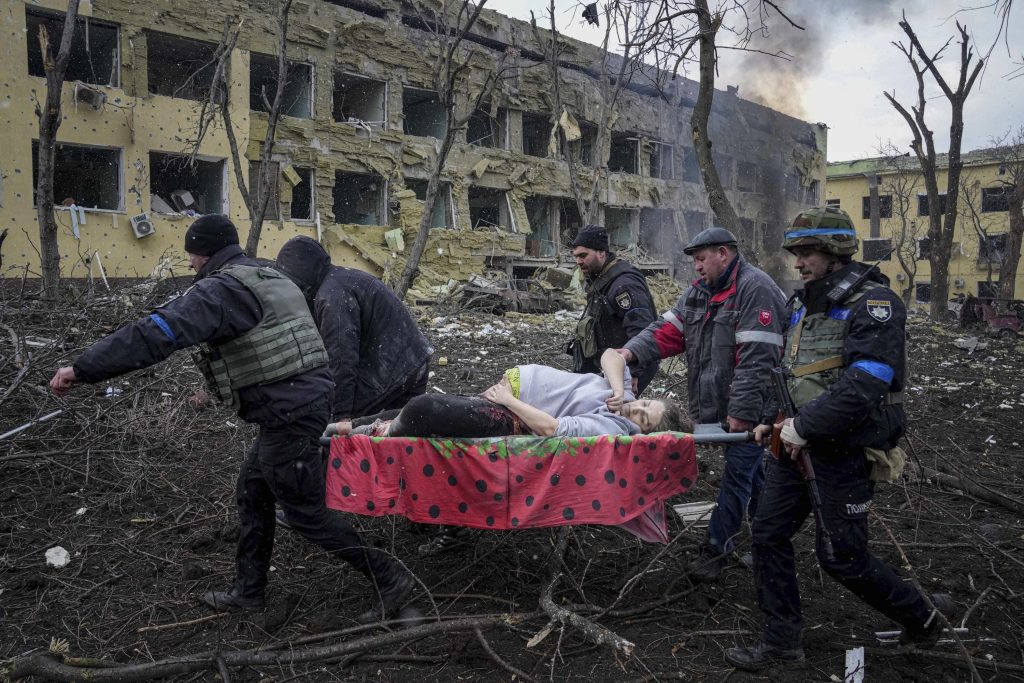 Schwangere Frau, Säugling stirbt, nachdem Russland eine Entbindungsstation bombardiert hat