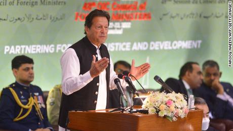 Der pakistanische Premierminister Imran Khan wurde nach einem Misstrauensvotum vom Posten des Staatsoberhauptes verdrängt