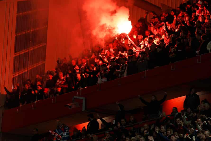 Liverpool-Fans feiern.