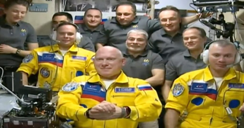 Der NASA-Astronaut sagte, die Fluganzüge der Russen seien kein politisches Statement