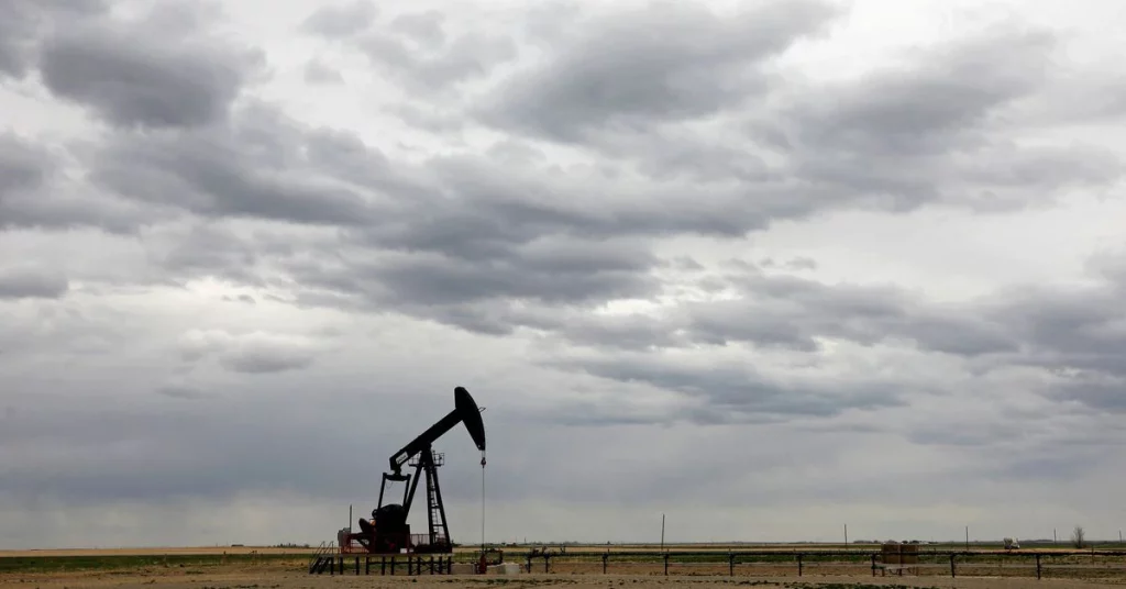 Öl fällt um 4 %, unter 100 $ aufgrund von Schließungen in China, Plan zur Freigabe von Reserven