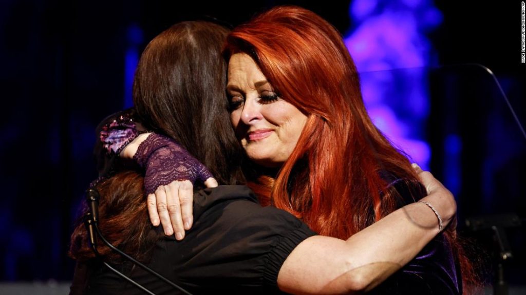Naomi Judd erinnerte sich an ihre Töchter in der Country Music Hall of Fame حفل