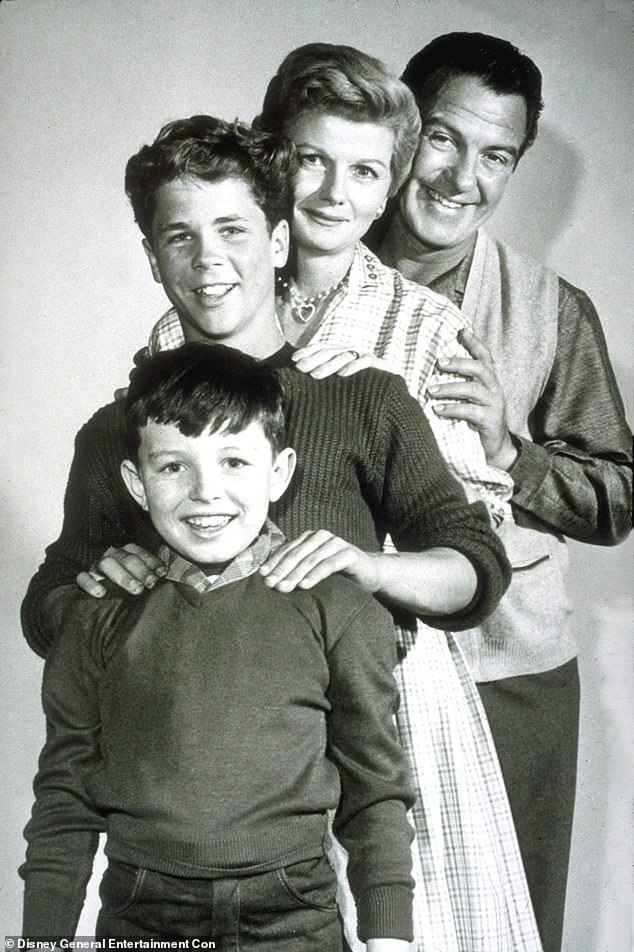 Der Schauspieler trat in der beliebten Show mit Jerry Mathers und den verstorbenen Co-Stars Hugh Beaumont und Barbara Billingsley auf.