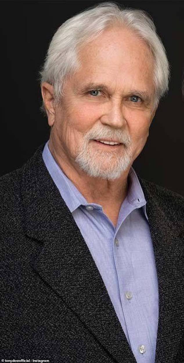 Das Neueste: Beaver-Schauspieler Tony Dow, 77, sagte am Donnerstag, dass bei ihm Krebs diagnostiziert wurde.  Der Schauspieler wurde 2018 in Connecticut gedreht