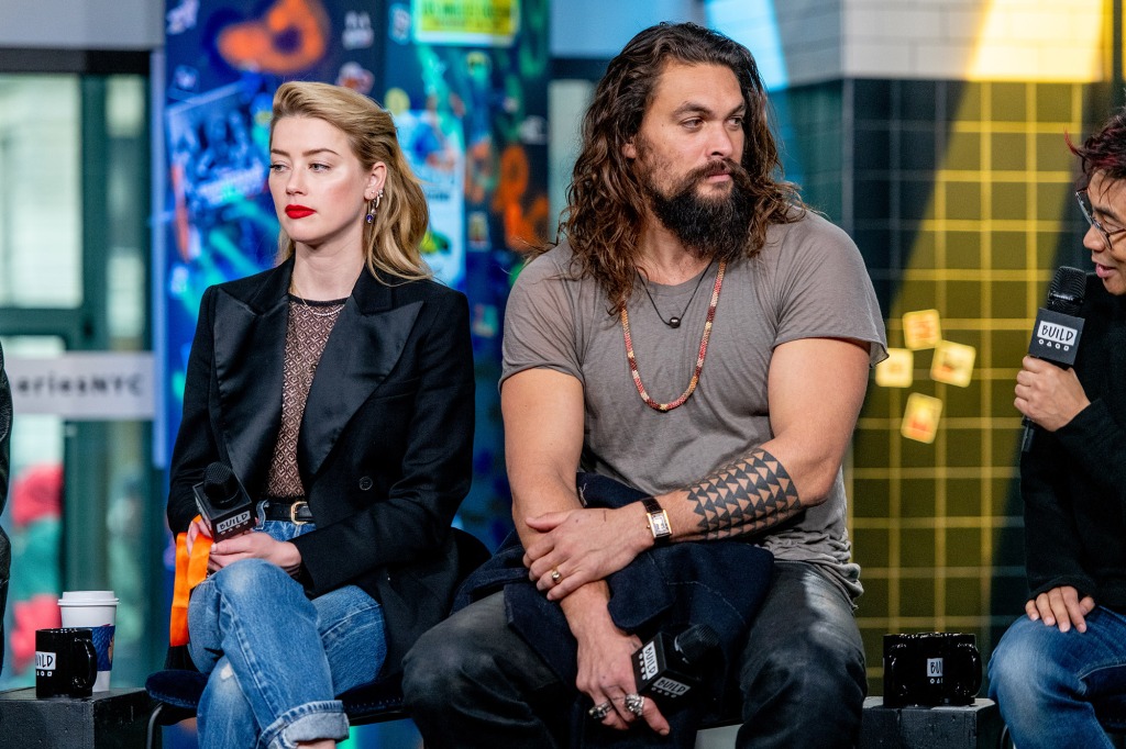 NEW YORK, NY - 3. Dezember: Amber Heard und Jason Momoa diskutieren "Aquaman" Mit der Build Series im Build Studio am 3. Dezember 2018 in New York City.  (Foto von Roy Rochlin/Getty Images)