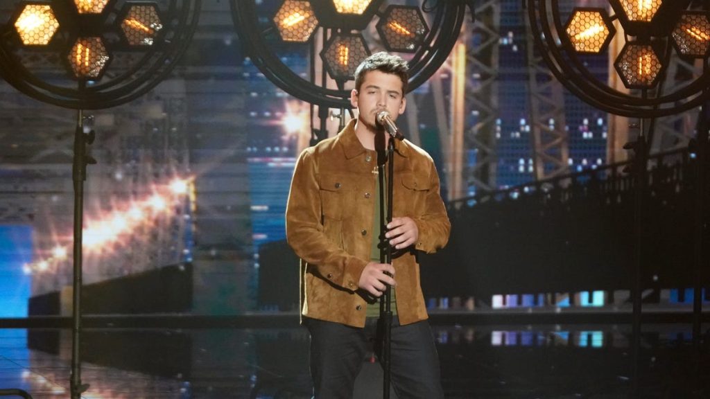 Der 'American Idol'-Preis wird gekrönt, nachdem er gegen Noah Thompson und Hunter Girl angetreten ist