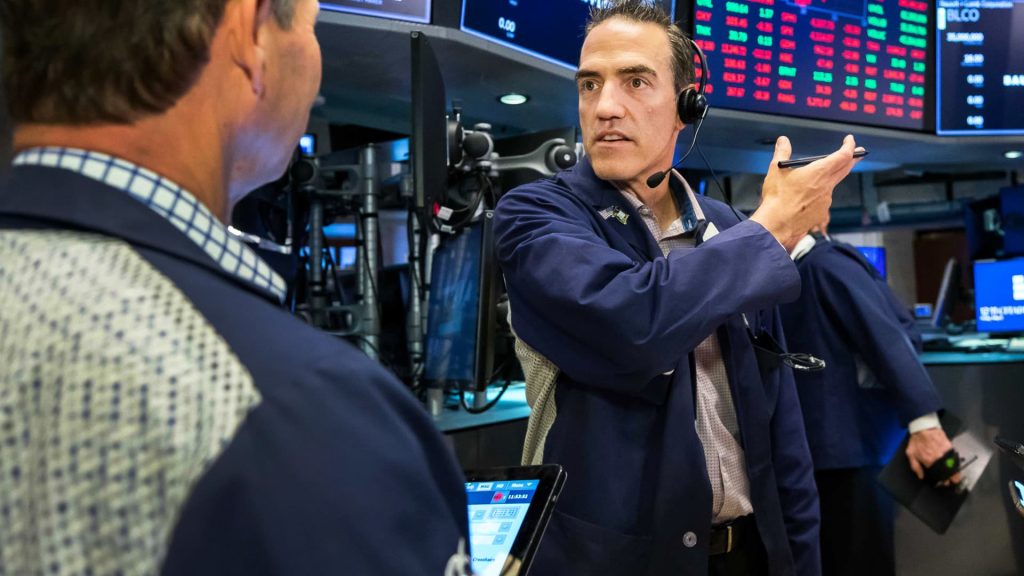Aktien-Futures fallen, da sich die Wall Street nach einer lebhaften Woche zu stabilisieren scheint