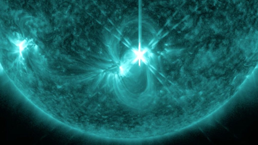 Ein "gemischter" Sonnenfleck hat gerade eine riesige Sonneneruption ausgelöst