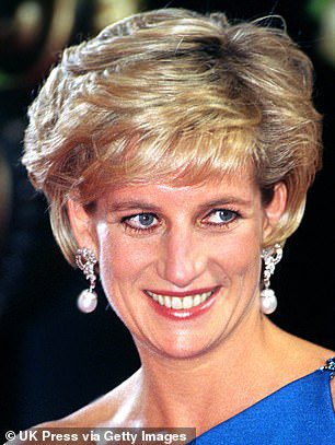 Diana wurde während ihres Besuchs in Sydney 1996 mit Ohrringen beim Tanzdinner des Victor Chang Research Institute fotografiert
