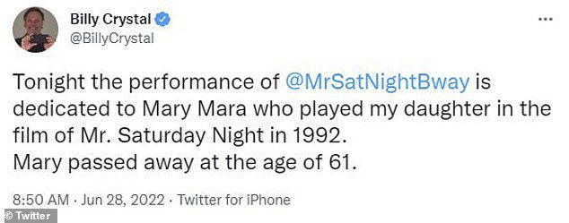 Billy Crystal, der 1992 in dem Film Mr. Saturday Night an der Seite von Mara auftrat, widmete der verstorbenen Schauspielerin die Dienstagsversion des Broadway-Stücks.