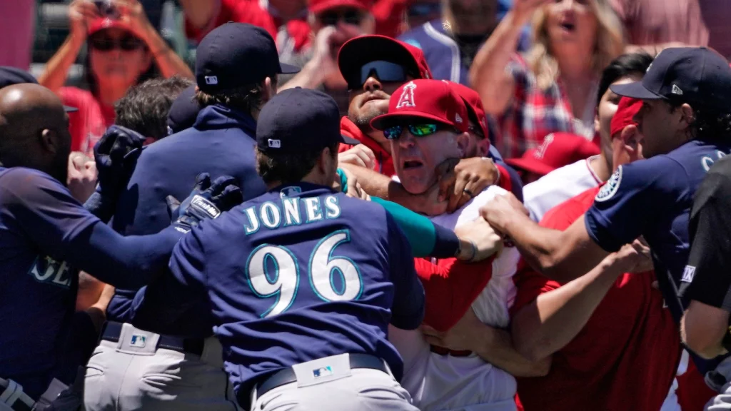 Angels-Mariners Schlägerei führt zu 12 MLB-Kommentaren