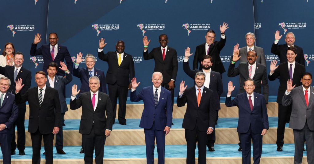 Biden enthüllt Einwanderungsplan und krönt damit den von der Spaltung heimgesuchten Amerika-Gipfel