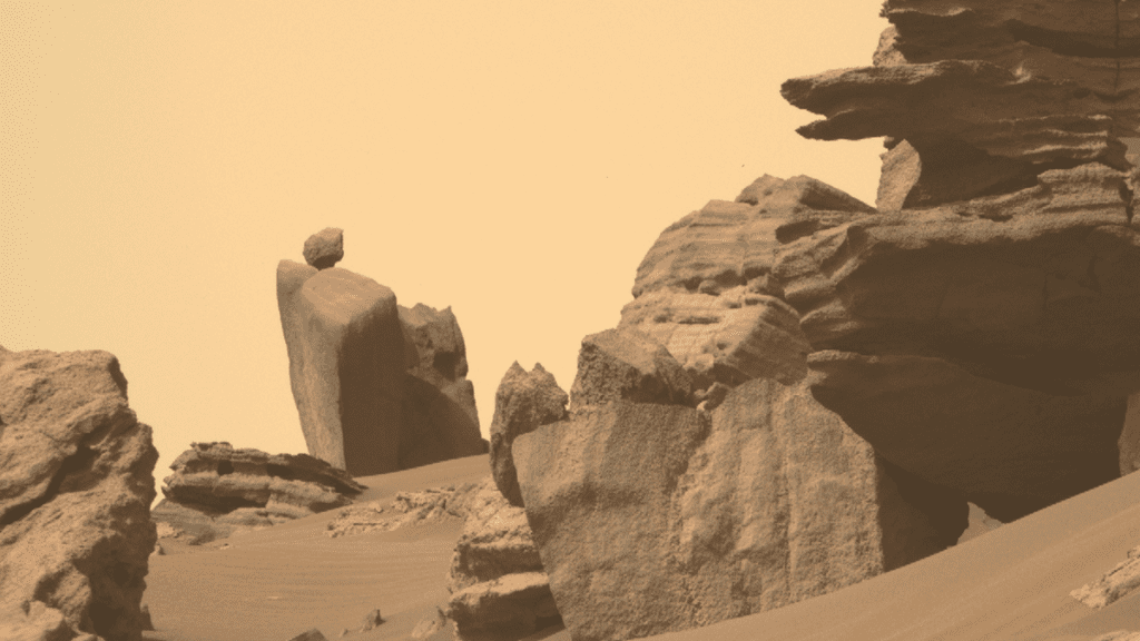 Was ist dieser seltsame balancierende Stein auf dem Mars?