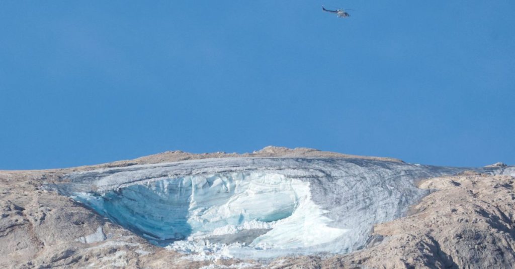 Rettungsteams suchen nach dem Zusammenbruch italienischer Gletscher die Berge nach Vermissten ab