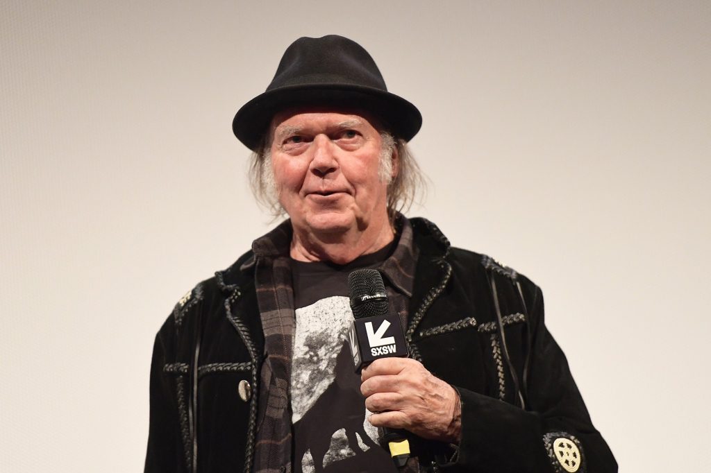 Ende Januar befahl Neil Young seiner Plattenfirma, seine Bibliothek von Spotify zu entfernen.