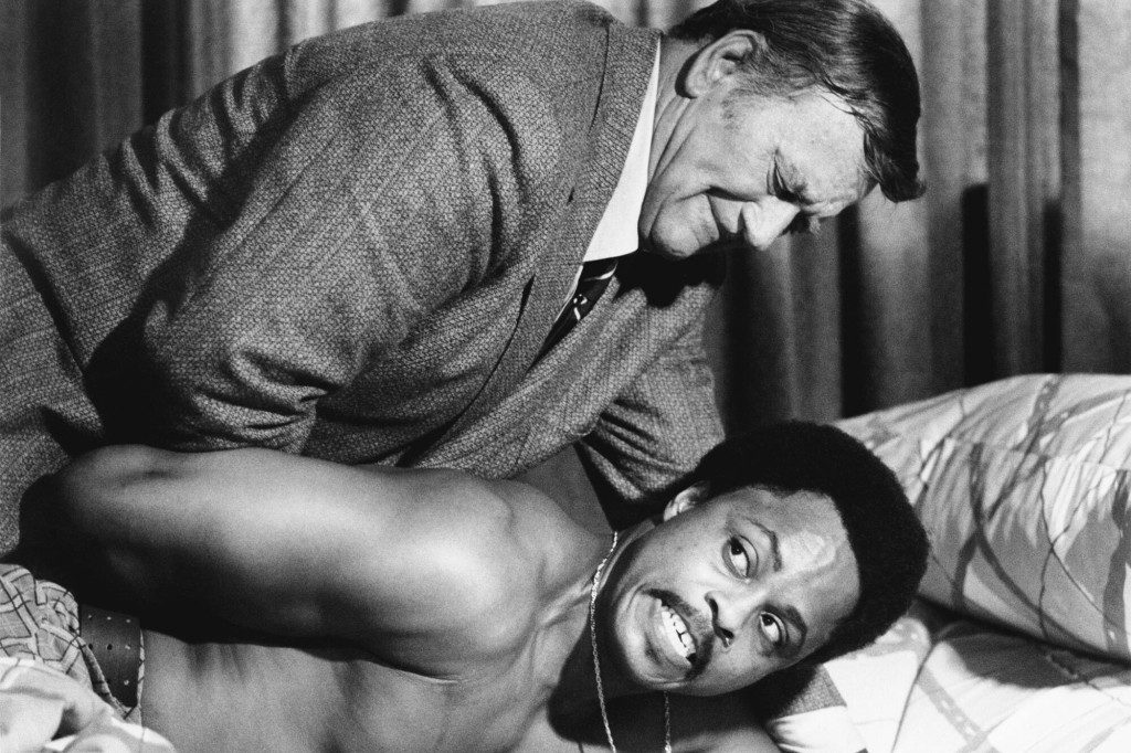 Mosley im Jahr 1974 schwarz "MK" mit John Wayne.