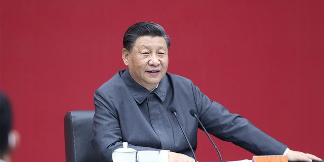 Der chinesische Präsident Xi Jinping, der auch Generalsekretär des Zentralkomitees der KPCh und Vorsitzender der Zentralen Militärkommission ist