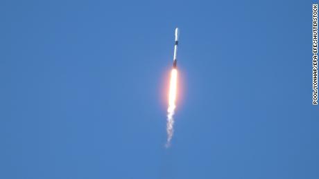 Eine Falcon-9-Rakete von SpaceX trägt Südkoreas ersten Mondorbiter.