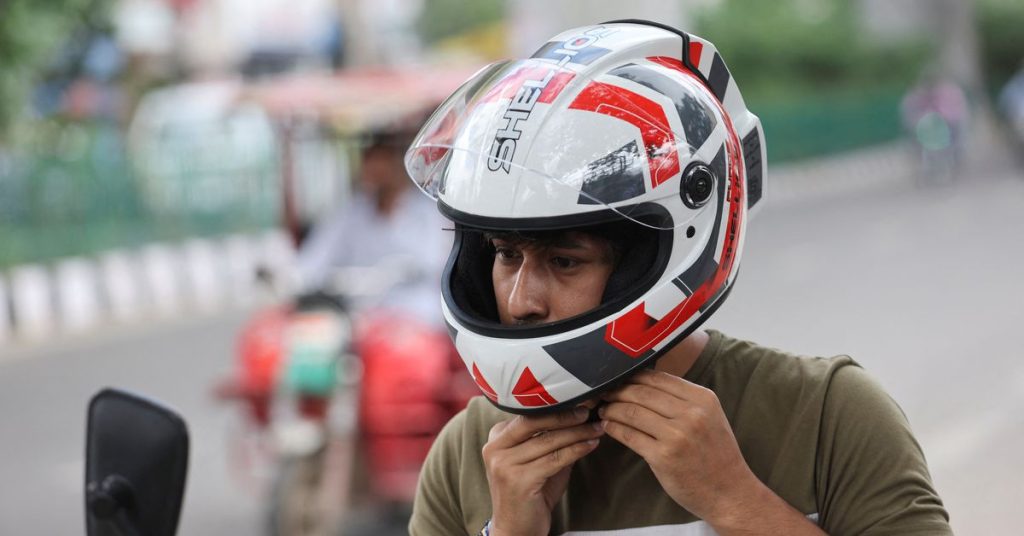 Indiens staatlich finanzierter Helm verspricht "saubere Luft" im Kampf gegen Wintersmog