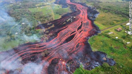 Der Vulkan Kilauea auf Hawaii spuckt überall Lava aus