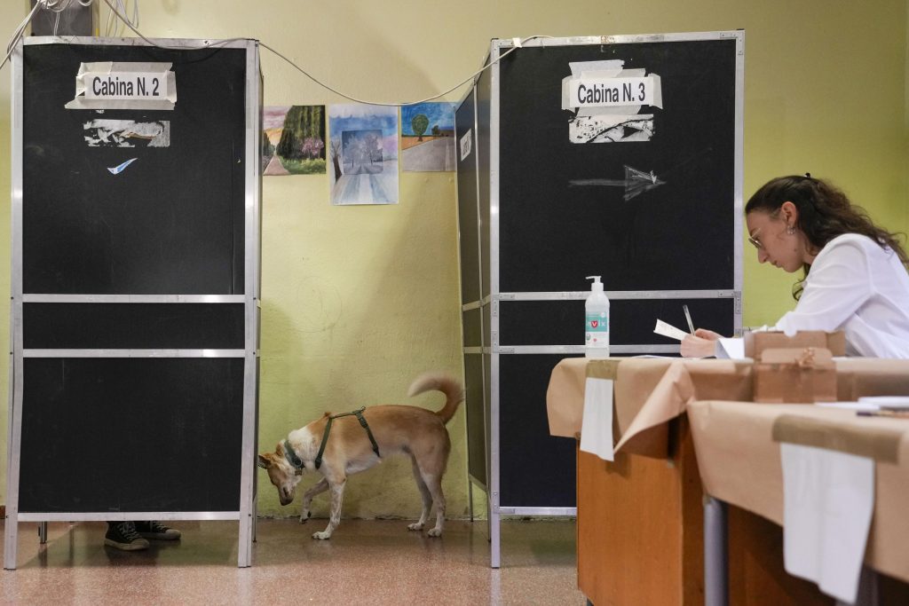 Italiener stimmen bei Wahlen ab, die die extreme Rechte an die Macht bringen könnten