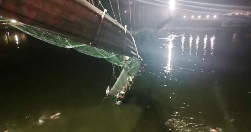 Mindestens 141 Tote und viele Verletzte nach Einsturz einer Hängebrücke in Indien