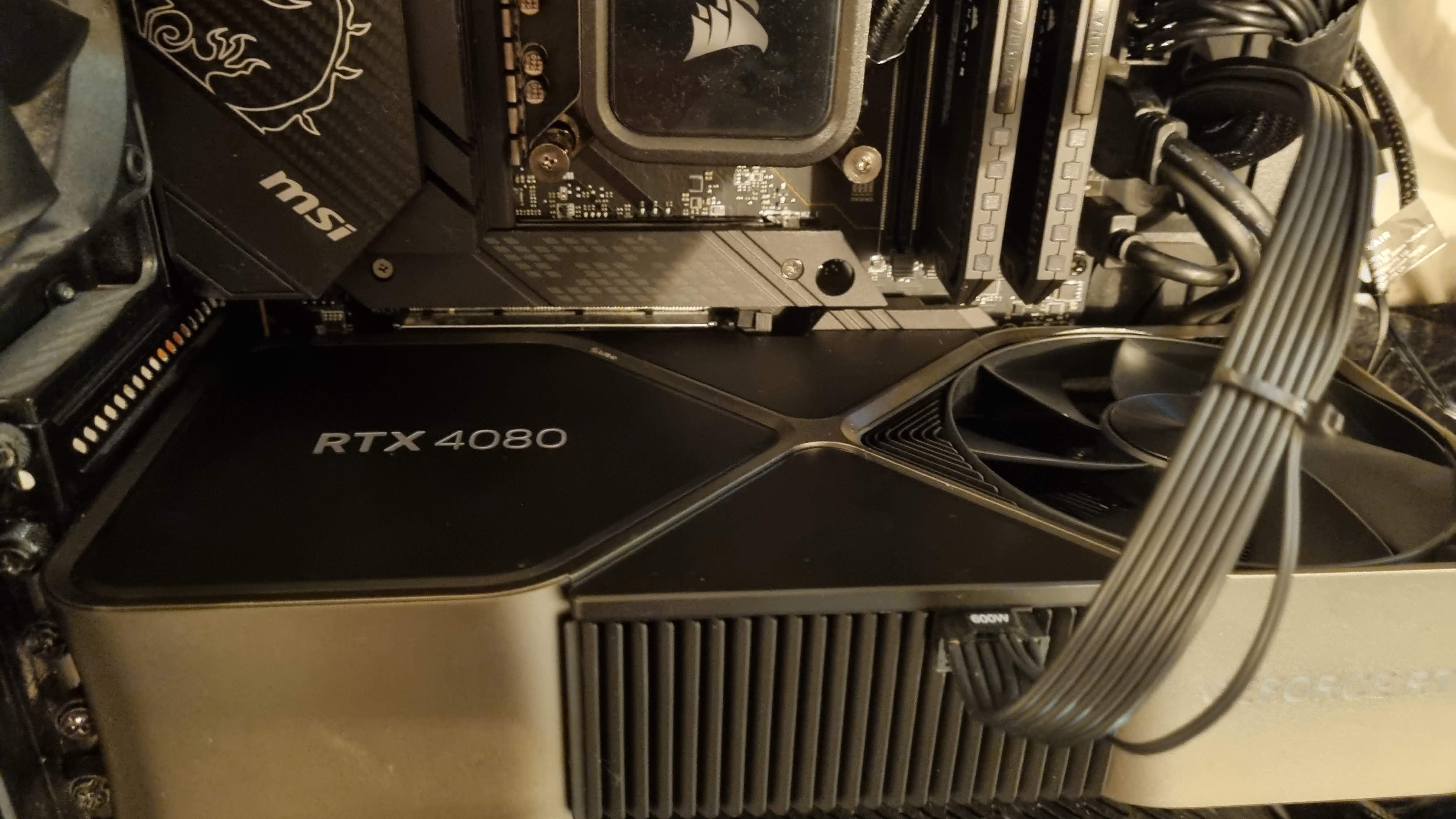 RTX 4080 GPU im Motherboard integriert