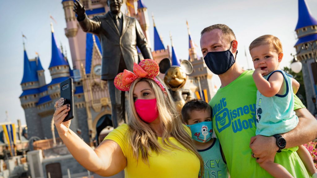 Disney World erhöht die Ticketpreise und lässt etwas fallen, das die Besucher hassen