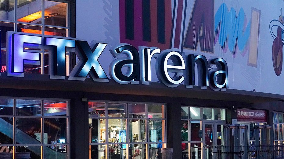 FTX-Arena in Miami bei Nacht