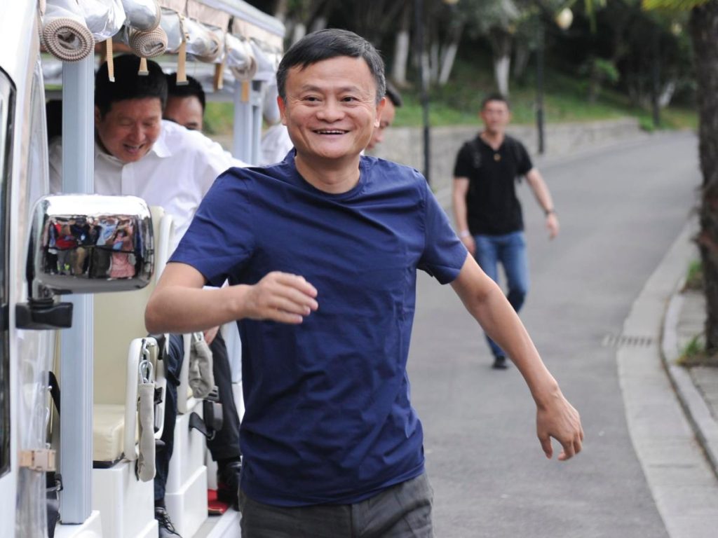 Jack Ma, der milliardenschwere Gründer von Alibaba, verschwand 2020 aus der Öffentlichkeit. Neuen Berichten zufolge lebt er seit 6 Monaten in Tokio.