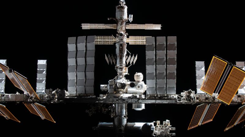 Internationale Raumstation: Die amerikanischen Astronauten Casada und Rubio wagen sich außerhalb der Raumstation