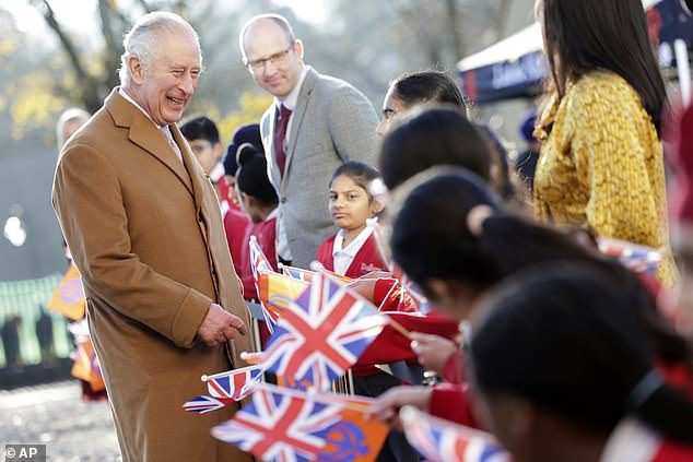 Charles sprach heute Nachmittag während seines Besuchs in Bedfordshire mit örtlichen Schulkindern