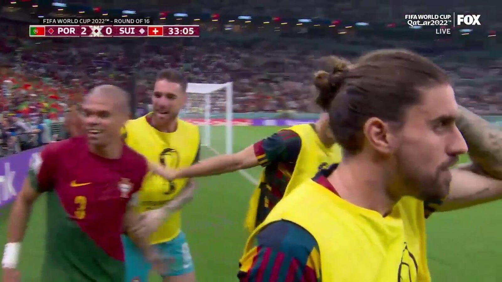 Der Portugiese Pepe erzielt in 33 Minuten ein Tor gegen die Schweiz