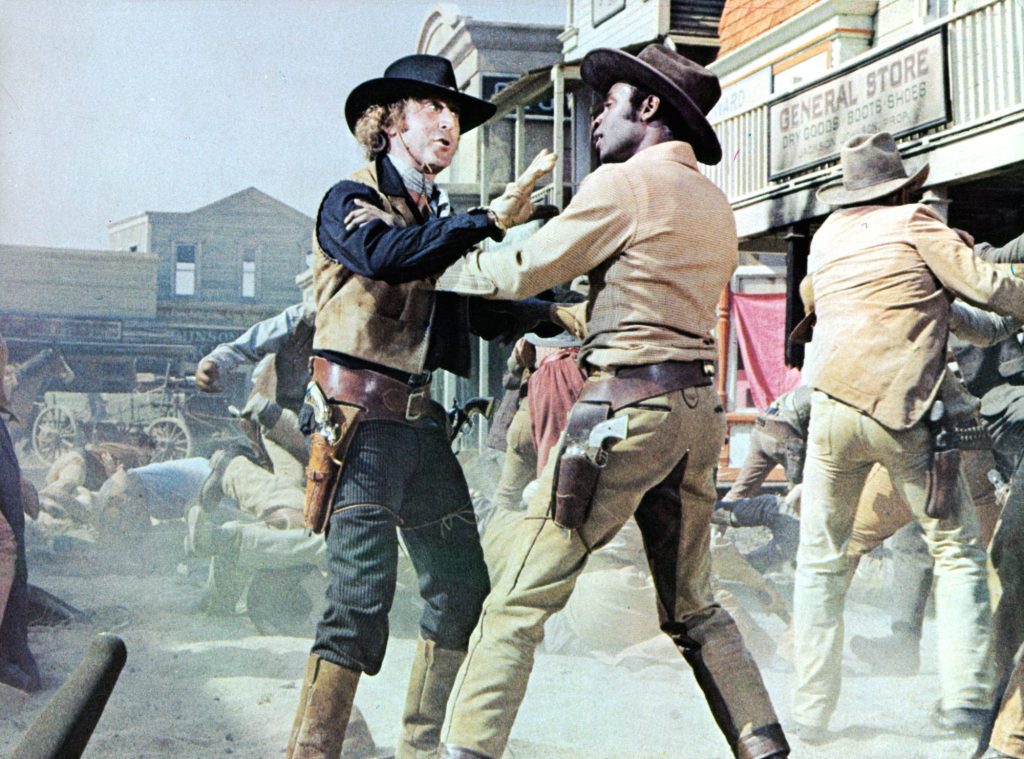 Gene Wilder gerät in einer Szene aus in eine Auseinandersetzung mit Cleavon Little "Flammende Sättel."