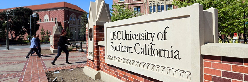 In einer Klage der University of Southern California wird behauptet, dass die Schule irreführende Bewertungen verwendet habe, um Studenten anzulocken